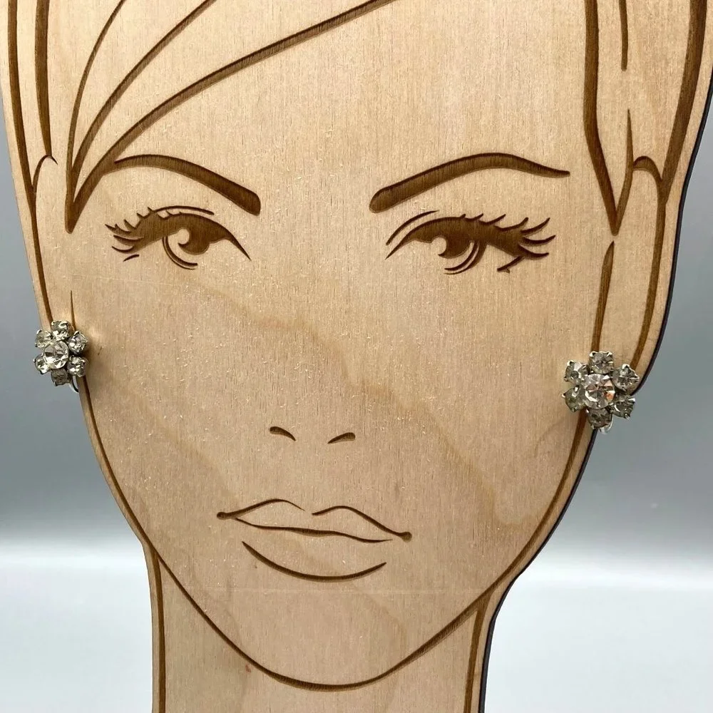 Vintage Clear Crystal Flower Earrings, Classic Silver Tone Screw Back with Prong - Picture 4 of 5